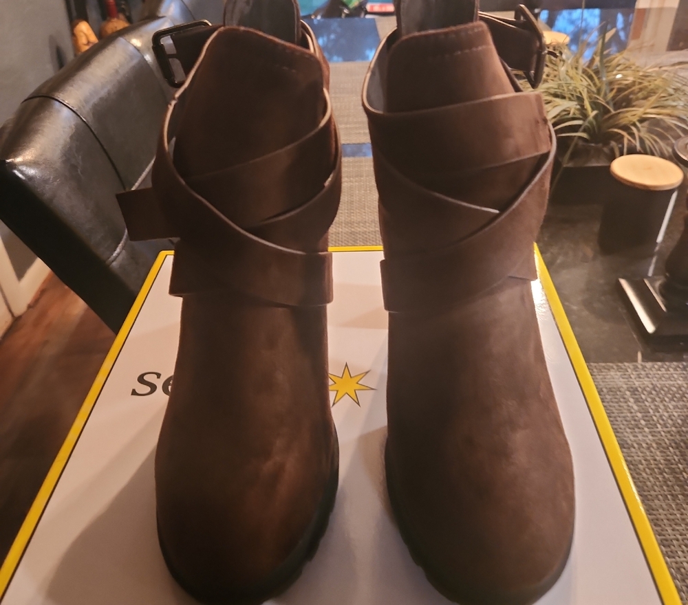 Brown Ankle Boots with Side Zipper and Chunky Heel